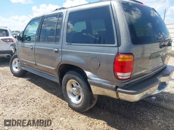 1998 Ford Explorer XL z VIN 1FMZU32X5WUB79785, wystawiony jako IAAI lot #41958251 z przebiegiem 156 787 mil mil oraz . Historia ofert i sprzedaży dostępna na DreamBid. Obrazek 3.