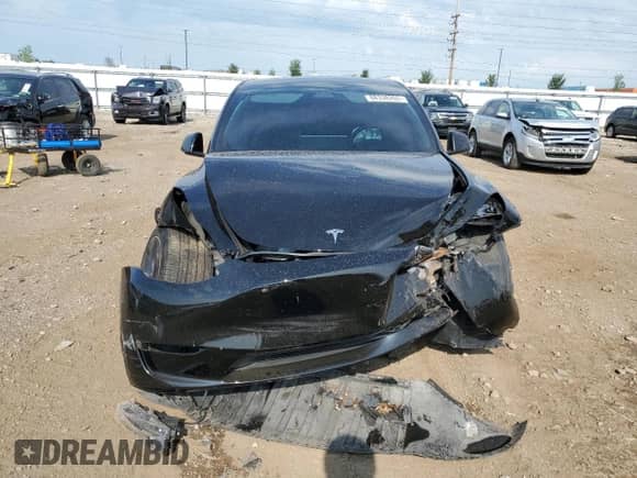 2024 Tesla Model Y Long Range with VIN 7SAYGAEE0RF198816, listed as a Copart auction lot 69198375 with 40,814 mi miles and Salvage title. Bid and sale history available at DreamBid. Image 5.