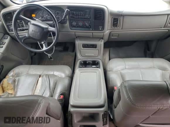 2002 GMC Sierra 1500 SLE z VIN 2GTEK19T121342261, wystawiony jako Copart lot #82139515 z przebiegiem 140 547 mil mil oraz Czysty tytuł • Clean title. Historia ofert i sprzedaży dostępna na DreamBid. Obrazek 8.