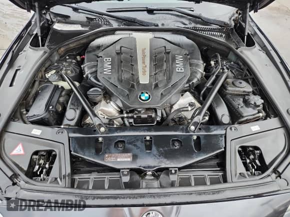 2013 BMW 5 Series 550i xDrive с VIN WBAFU9C53DDY71769, выставлен на аукционе Copart как лот 70529935 с пробегом 150 840 миль миль и Списание • Salvage title. История ставок и продаж доступна на DreamBid. Изображение 11.