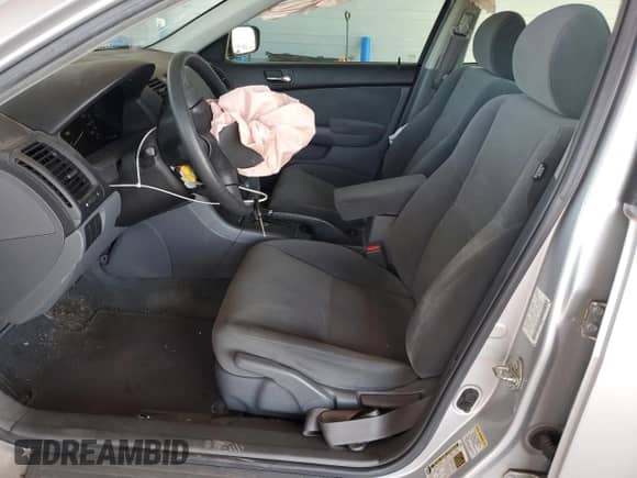 2007 Honda Accord LX z VIN 1HGCM56477A107786, wystawiony jako Copart lot #68334185 z przebiegiem 111 970 mil mil oraz Szkoda całkowita • Salvage title. Historia ofert i sprzedaży dostępna na DreamBid. Obrazek 7.