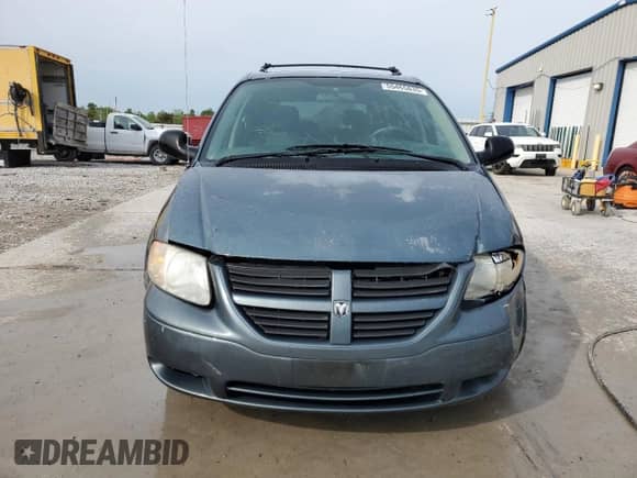 2005 Dodge Caravan SXT with VIN 1D4GP45R75B341144, listed as a Copart auction lot 55465635 with 207,657 mi miles and Salvage title. Bid and sale history available at DreamBid. Image 5.