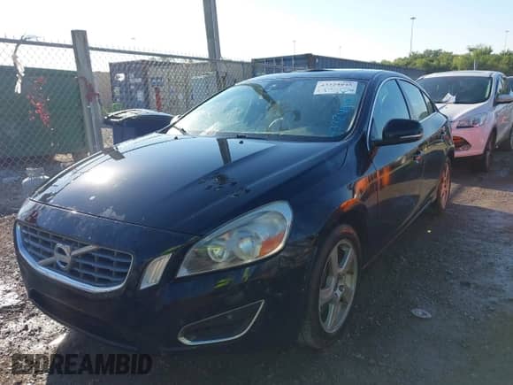2012 Volvo S60 T5 с VIN YV1622FS1C2048425, выставлен на аукционе IAAI как лот 43324845 с пробегом 250 499 миль миль и . История ставок и продаж доступна на DreamBid. Изображение 13.