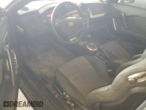 2004 Hyundai Tiburon GS z VIN KMHHM65D04U107131, wystawiony jako Copart lot #72101305 z przebiegiem 136 073 mil mil oraz Szkoda całkowita • Salvage title. Historia ofert i sprzedaży dostępna na DreamBid. Obrazek 8.
