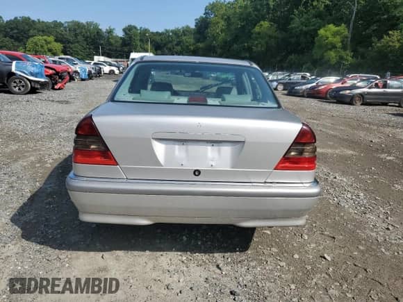 1998 Mercedes-Benz C 230/260/280/320 z VIN WDBHA23G6WA554827, wystawiony jako Copart lot #64129885 z przebiegiem 135 990 mil mil oraz Nie do naprawy • Non repairable. Historia ofert i sprzedaży dostępna na DreamBid. Obrazek 6.