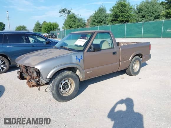 1997 Chevrolet S-10 LS с VIN 1GCCS1444VK189256, выставлен на аукционе IAAI как лот 42827688 с пробегом 166 974 миль миль и . История ставок и продаж доступна на DreamBid. Изображение 2.