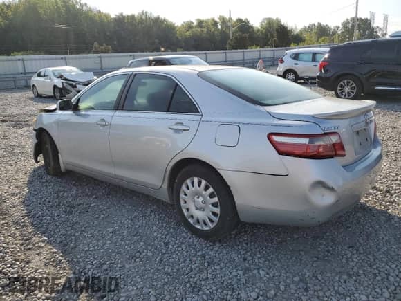 2007 Toyota Camry CE z VIN 4T1BE46K77U515084, wystawiony jako Copart lot #81740135 z przebiegiem Nie podano mil oraz Czysty tytuł • Clean title. Historia ofert i sprzedaży dostępna na DreamBid. Obrazek 2.