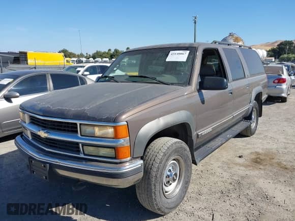 1997 Chevrolet Suburban with VIN 3GNGK26J5VG157926, listed as a IAAI auction lot 43140067 with 143,154 mi miles and . Bid and sale history available at DreamBid. Image 6.