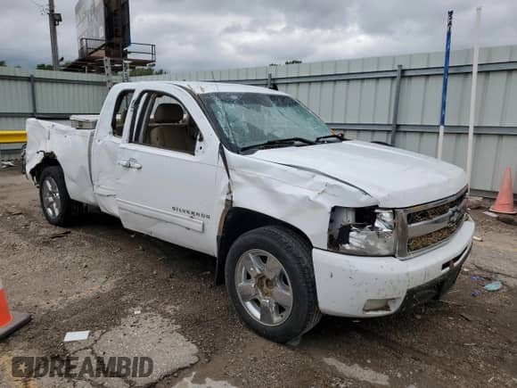 2010 Chevrolet Silverado 1500 LTZ with VIN 1GCSCTE08AZ208747, listed as a Copart auction lot 58322035 with 436,956 mi miles and Salvage title. Bid and sale history available at DreamBid. Image 4.