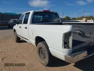 2005 Dodge 1500 SLT z VIN 1D7HU18N35S213698, wystawiony jako IAAI lot #43468291 z przebiegiem Nie podano mil oraz . Historia ofert i sprzedaży dostępna na DreamBid. Obrazek 3.