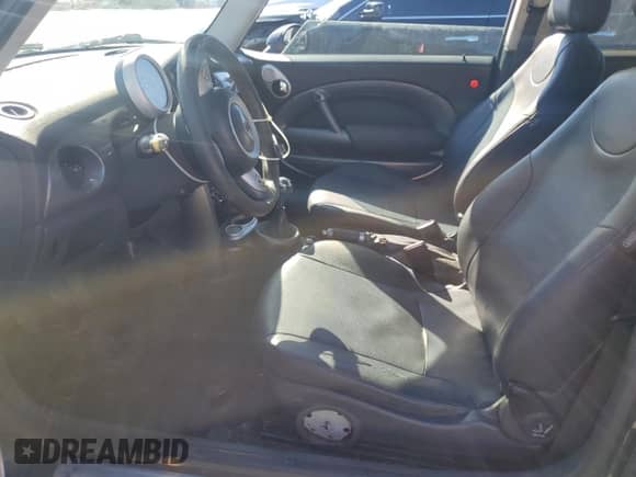 2005 MINI Hardtop with VIN WMWRC33425TC57990, listed as a Copart auction lot 86117205 with Not provided miles and Clean title. Bid and sale history available at DreamBid. Image 7.