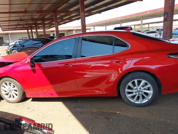 2023 Toyota Camry LE z VIN 4T1C11AK5PU178310, wystawiony jako IAAI lot #43100296 z przebiegiem 43 286 mil mil oraz . Historia ofert i sprzedaży dostępna na DreamBid. Obrazek 14.