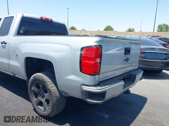 2017 Chevrolet Silverado 1500 Custom с VIN 1GCRCPEC5HZ186930, выставлен на аукционе IAAI как лот 42474787 с пробегом 103 527 миль миль и . История ставок и продаж доступна на DreamBid. Изображение 3.