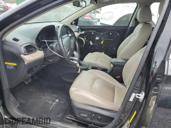 2020 Hyundai Elantra z VIN KMHH35LE6LU131649, wystawiony jako Copart lot #70438845 z przebiegiem 132 161 mil mil oraz Szkoda całkowita • Salvage title. Historia ofert i sprzedaży dostępna na DreamBid. Obrazek 7.