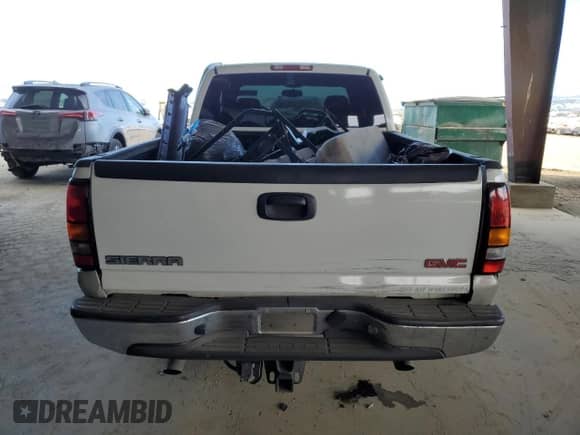 2005 GMC Sierra 1500 SLE с VIN 1GTEC19T55Z270652, выставлен на аукционе Copart как лот 47251955 с пробегом 144 923 миль миль и Списание • Salvage title. История ставок и продаж доступна на DreamBid. Изображение 6.