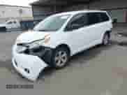 2015 Toyota Sienna LE z VIN 5TDKK3DC1FS585864, wystawiony jako IAAI lot #43453737 z przebiegiem 150 074 mil mil oraz . Historia ofert i sprzedaży dostępna na DreamBid. Obrazek 18.