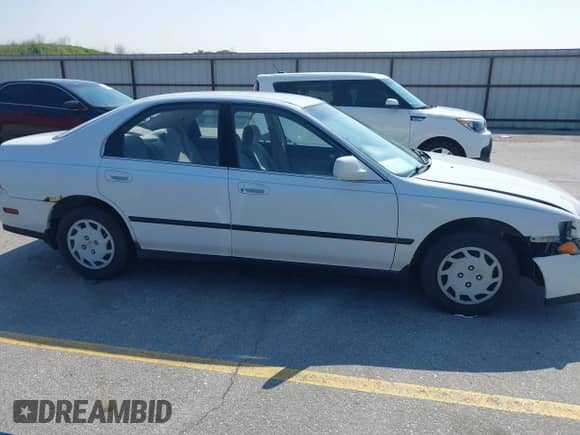 1994 Honda Accord LX с VIN 1HGCD5635RA189687, выставлен на аукционе IAAI как лот 42421010 с пробегом 155 010 миль миль и . История ставок и продаж доступна на DreamBid. Изображение 13.