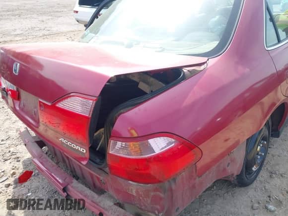2000 Honda Accord SE с VIN JHMCG5676YC034639, выставлен на аукционе IAAI как лот 42034637 с пробегом 158 795 миль миль и . История ставок и продаж доступна на DreamBid. Изображение 16.