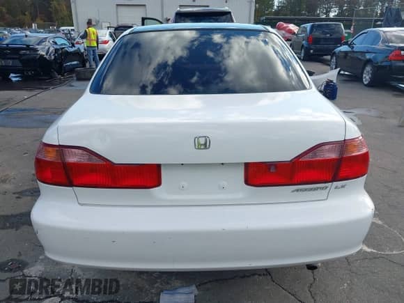 2000 Honda Accord LX z VIN JHMCG6658YC014204, wystawiony jako IAAI lot #43504499 z przebiegiem 115 412 mil mil oraz . Historia ofert i sprzedaży dostępna na DreamBid. Obrazek 17.