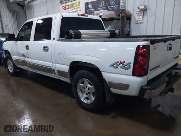 2005 Chevrolet Silverado 1500 LT with VIN 2GCEK13T651359294, listed as a IAAI auction lot 41863789 with 174,291 mi miles and . Bid and sale history available at DreamBid. Image 3.
