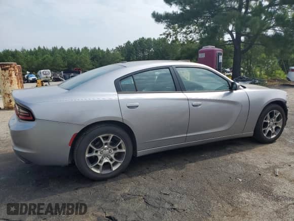 2015 Dodge Charger SE z VIN 2C3CDXFG4FH867361, wystawiony jako Copart lot #63810745 z przebiegiem 153 141 mil mil oraz Szkoda całkowita • Salvage title. Historia ofert i sprzedaży dostępna na DreamBid. Obrazek 3.