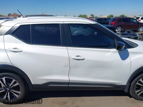 2020 Nissan Kicks SR z VIN 3N1CP5DV6LL564189, wystawiony jako IAAI lot #43373607 z przebiegiem 272 644 mil mil oraz . Historia ofert i sprzedaży dostępna na DreamBid. Obrazek 14.