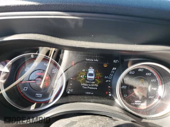 2023 Dodge Charger Police z VIN 2C3CDXAT4PH533742, wystawiony jako Copart lot #83823145 z przebiegiem 13 935 mil mil oraz Szkoda całkowita • Salvage title. Historia ofert i sprzedaży dostępna na DreamBid. Obrazek 9.