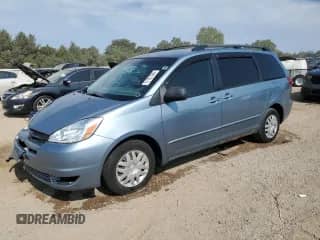 2005 Toyota Sienna CE с VIN 5TDZA23C75S286827, выставлен на аукционе Copart как лот 71127395 с пробегом 250 849 миль миль и Списание • Salvage title. История ставок и продаж доступна на DreamBid. Изображение 1.