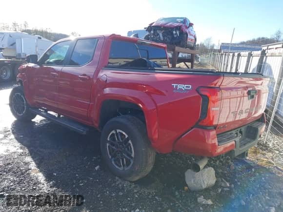 2024 Toyota Tacoma SR5 with VIN 3TYLB5JN1RT001686, listed as a IAAI auction lot 41071582 with 5,986 mi miles and . Bid and sale history available at DreamBid. Image 3.