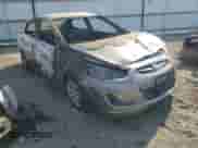 2014 Hyundai Accent GLS z VIN KMHCT4AE8EU681963, wystawiony jako Copart lot #87041085 z przebiegiem Nie podano mil oraz Nie do naprawy • Non repairable. Historia ofert i sprzedaży dostępna na DreamBid. Obrazek 4.