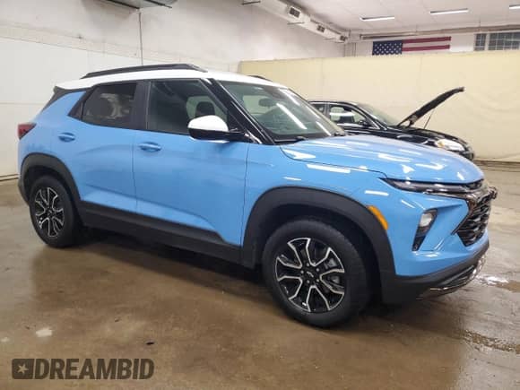 2024 Chevrolet TrailBlazer ACTIV z VIN KL79MVSL5RB142455, wystawiony jako Copart lot #62954595 z przebiegiem 12 521 mil mil oraz Nie do naprawy • Non repairable. Historia ofert i sprzedaży dostępna na DreamBid. Obrazek 4.