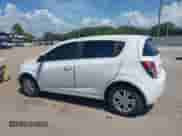 2012 Chevrolet Sonic LT z VIN 1G1JC6SB0C4206096, wystawiony jako IAAI lot #42799234 z przebiegiem 154 255 mil mil oraz . Historia ofert i sprzedaży dostępna na DreamBid. Obrazek 14.