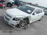 2012 Chevrolet Malibu LTZ 1LZ z VIN 1G1ZE5E0XCF152134, wystawiony jako IAAI lot #42427720 z przebiegiem 143 794 mil mil oraz . Historia ofert i sprzedaży dostępna na DreamBid. Obrazek 2.