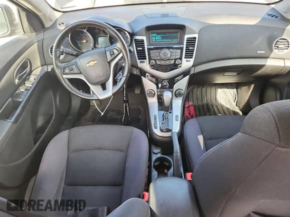 2014 Chevrolet Cruze 1LT z VIN 1G1PC5SB4E7109277, wystawiony jako Copart lot #82177785 z przebiegiem 120 436 mil mil oraz Szkoda całkowita • Salvage title. Historia ofert i sprzedaży dostępna na DreamBid. Obrazek 8.