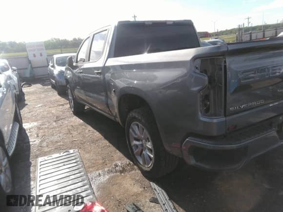 2020 Chevrolet Silverado 1500 Custom z VIN 3GCPWBEK2LG368666, wystawiony jako IAAI lot #42654724 z przebiegiem 118 852 mil mil oraz . Historia ofert i sprzedaży dostępna na DreamBid. Obrazek 3.