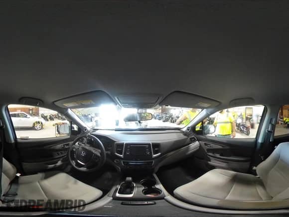 2018 Honda Pilot LX с VIN 5FNYF6H1XJB015593, выставлен на аукционе IAAI как лот 43266013 с пробегом 44 737 миль миль и . История ставок и продаж доступна на DreamBid. Изображение 18.