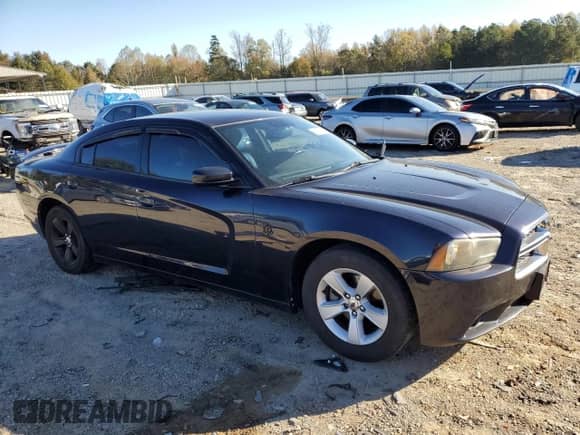 2012 Dodge Charger SXT z VIN 2C3CDXHG3CH164942, wystawiony jako Copart lot #82736415 z przebiegiem 204 984 mil mil oraz Czysty tytuł • Clean title. Historia ofert i sprzedaży dostępna na DreamBid. Obrazek 4.