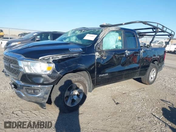 2022 Ram 1500 Big Horn z VIN 1C6RREBG7NN451903, wystawiony jako IAAI lot #40764817 z przebiegiem 31 109 mil mil oraz . Historia ofert i sprzedaży dostępna na DreamBid. Obrazek 2.