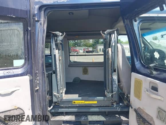 2002 Ford Econoline Cargo Recreational with VIN 1FDRE14W62HB28451, listed as a IAAI auction lot 42984132 with 99,232 mi miles and . Bid and sale history available at DreamBid. Image 8.