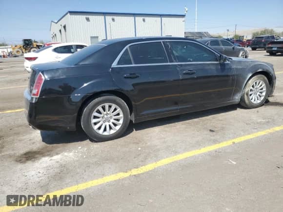 2012 Chrysler 300 z VIN 2C3CCAAG4CH104663, wystawiony jako Copart lot #69085465 z przebiegiem Nie podano mil oraz Szkoda całkowita • Salvage title. Historia ofert i sprzedaży dostępna na DreamBid. Obrazek 3.