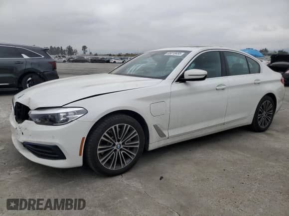 2020 BMW 5 Series 530e с VIN WBAJA9C09LCD56922, выставлен на аукционе Copart как лот 65810455 с пробегом 61 691 миль миль и Списание • Salvage title. История ставок и продаж доступна на DreamBid. Изображение 1.
