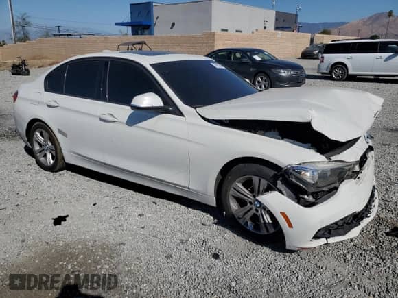2016 BMW 3 Series 328i z VIN WBA8E9C56GK603403, wystawiony jako Copart lot #70983645 z przebiegiem 100 806 mil mil oraz Szkoda całkowita • Salvage title. Historia ofert i sprzedaży dostępna na DreamBid. Obrazek 4.