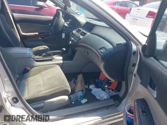 2012 Honda Accord EX z VIN 1HGCP2F77CA218641, wystawiony jako IAAI lot #43186491 z przebiegiem 224 619 mil mil oraz . Historia ofert i sprzedaży dostępna na DreamBid. Obrazek 5.