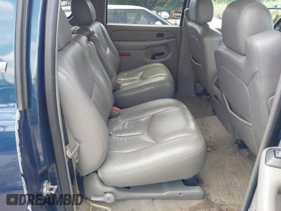 2006 Chevrolet Suburban Z71 with VIN 1GNFK16ZX6J177648, listed as a IAAI auction lot 42555315 with 276,643 mi miles and . Bid and sale history available at DreamBid. Image 8.