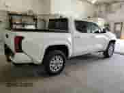 2025 Toyota Tacoma SR z VIN 3TMLB5JN9SM134116, wystawiony jako Copart lot #71251145 z przebiegiem 5 760 mil mil oraz Szkoda całkowita • Salvage title. Historia ofert i sprzedaży dostępna na DreamBid. Obrazek 3.
