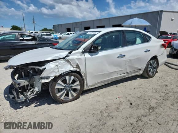 2019 Nissan Sentra SR with VIN 3N1AB7AP8KY277980, listed as a Copart auction lot 65126405 with 83,622 mi miles and Salvage title. Bid and sale history available at DreamBid. Image 1.