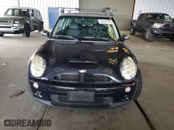 2006 MINI Hardtop S с VIN WMWRE33566TN28003, выставлен на аукционе Copart как лот 66924295 с пробегом 233 085 миль миль и Списание • Salvage title. История ставок и продаж доступна на DreamBid. Изображение 5.