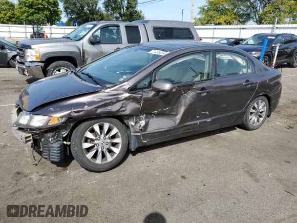 2010 Honda Civic with VIN 19FXA1F8XAE019092, listed as a Copart auction lot 71496354 with 185,077 mi miles and Salvage title. Bid and sale history available at DreamBid. Image 1.