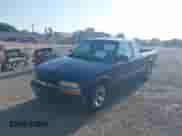 2003 Chevrolet S-10 LS с VIN 1GCCS19X838120793, выставлен на аукционе IAAI как лот 42480995 с пробегом 157 218 миль миль и . История ставок и продаж доступна на DreamBid. Изображение 2.