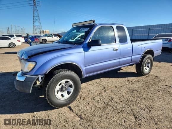2000 Toyota Tacoma PreRunner z VIN 5TESN92N5YZ687107, wystawiony jako Copart lot #86193115 z przebiegiem 307 052 mil mil oraz Szkoda całkowita • Salvage title. Historia ofert i sprzedaży dostępna na DreamBid. Obrazek 1.